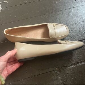 Vionic Hayes Women’s Cream Leather Loafers